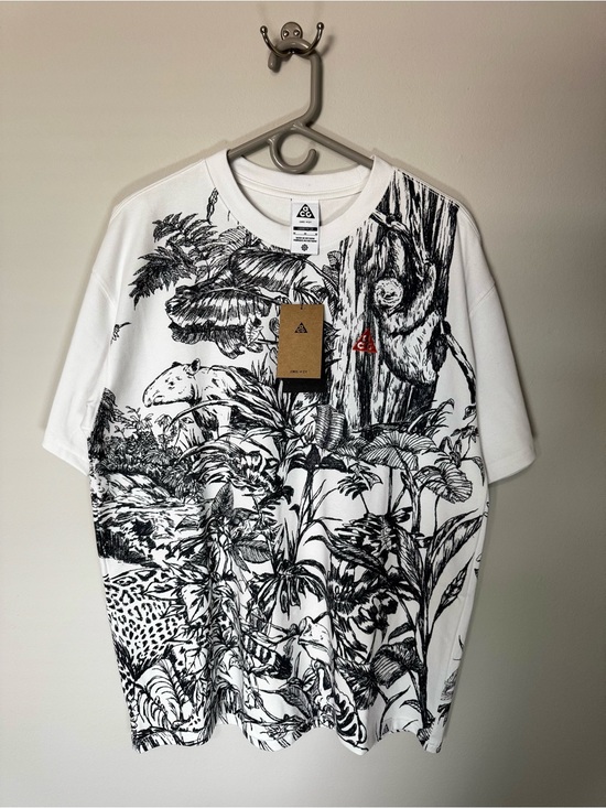 Nike ACG Other - Nike ACG White Jungle Graphic Men's T-Shirt size M